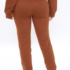 Fashion Nova All Chills fleece pullover outfit